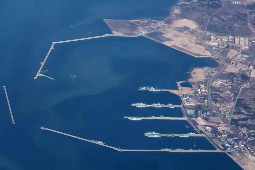 福建舰即将服役，两大航母军港开放，首选部署地究竟花落谁家？
