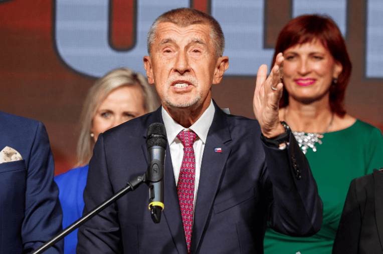 捷克议会众议院选举:主张“捷克人优先”的前总理巴比什胜出