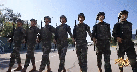 首次披露!九三阅兵刺刀全开刃!