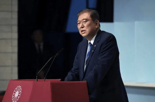 日本首相指名选举推迟五天,高市早苗一反常态,自公两党联盟瓦解,各派推举新候选人