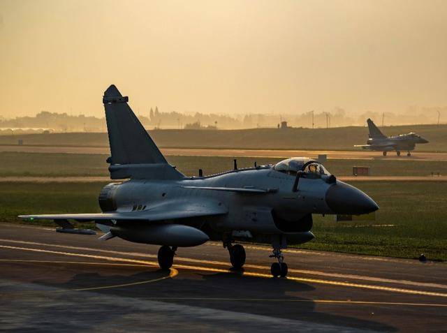 印尼豪掷90亿美元买歼-10,不止看中战机,中械作战体系也来一套