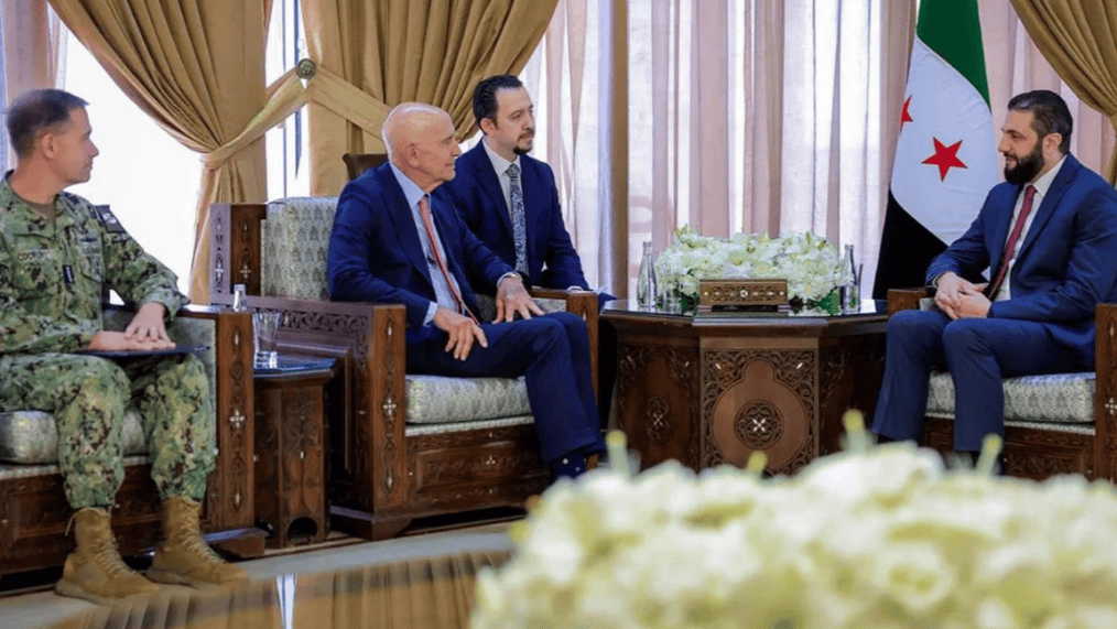 朱拉尼送特朗普见面礼，邀请美军进驻叙利亚，不想普京一家独大，叙利亚能否左右逢源？